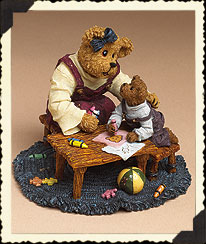 Momma with Taylor Quality Time Boyds Resin 2277917