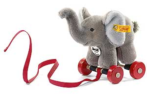 Steiff TRAMPILI Pull Along Elephant 048784