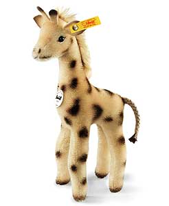 Greta Classic Giraffe by Steiff 068058