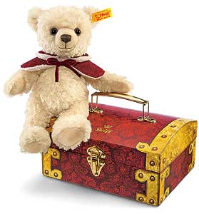 Steiff Clara Teddy Bear In Treasure Chest 109966