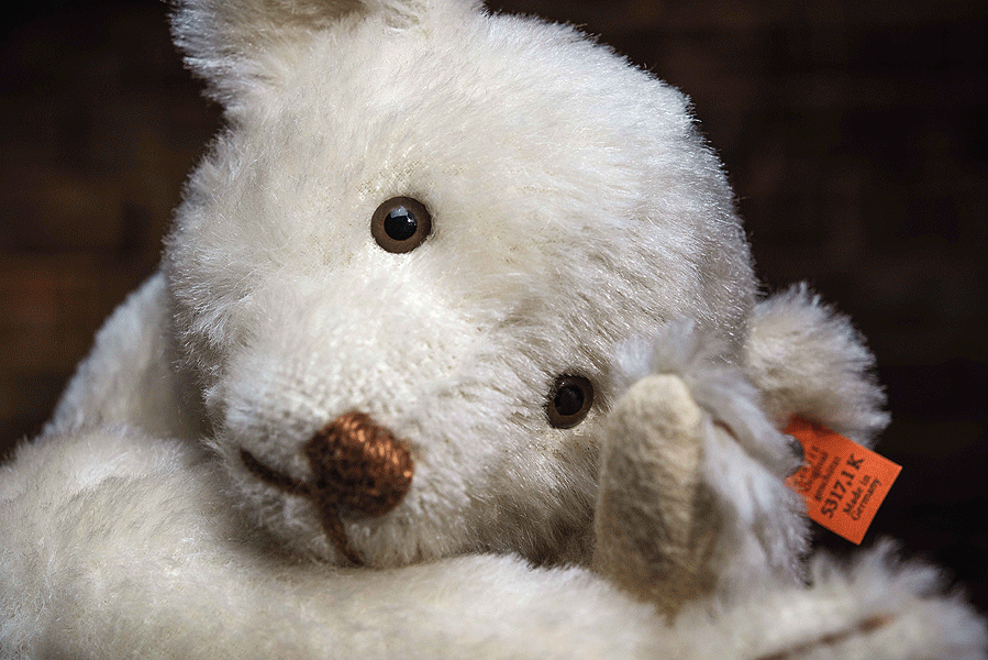 A modern Steiff limited edition replica teddy bear Petsy 1928, height