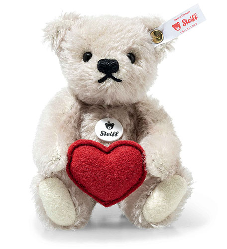 Steiff Teddy Bear With Heart 675188